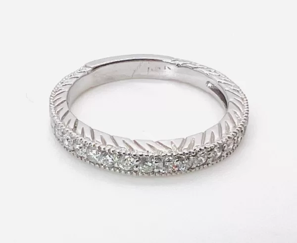 14 Karat White Gold Round Brilliant Diamond Band D2