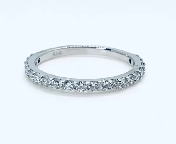 14 Karat White Gold Round Brilliant Diamond Band D3