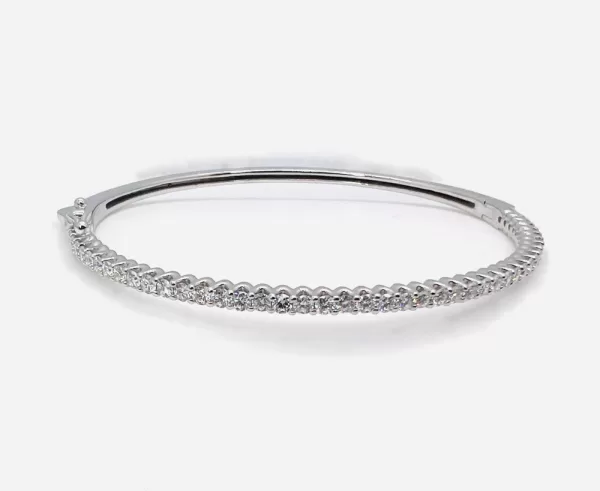 14 Karat White Gold Round Brilliant Diamond Bangle D2