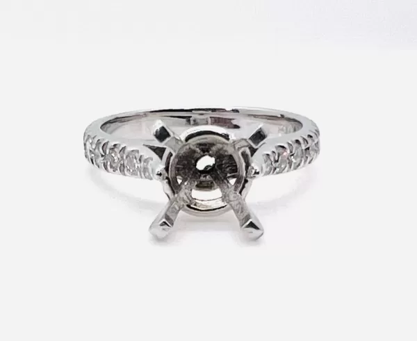 14 Karat White Gold Round Brilliant Diamond Ring D5