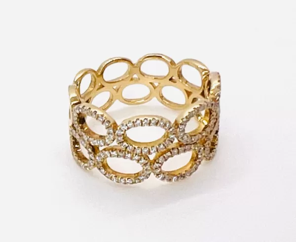 14 Karat Yellow Gold Round Brilliant Diamond Ring