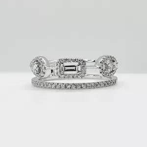 18 Karat White Gold Round Brilliant | Baguette Diamond Ring D3