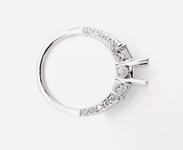 18 Karat White Gold Round Brilliant | Baguette Diamond Ring D6