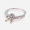 18 Karat White Gold Round Brilliant | Baguette Diamond Ring D8