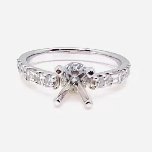 18 Karat White Gold Round Brilliant | Baguette Diamond Ring D8