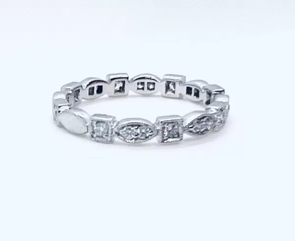 18 Karat White Gold Round Brilliant Diamond Band