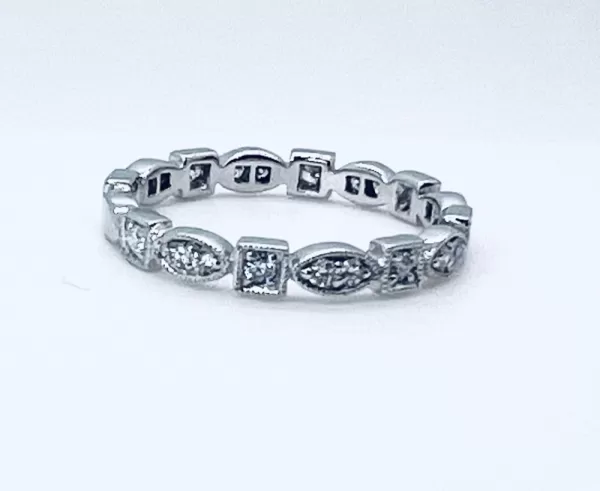 18 Karat White Gold Round Brilliant Diamond Band