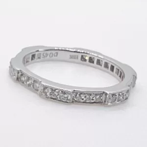 18 Karat White Gold Round Brilliant Diamond Band D3