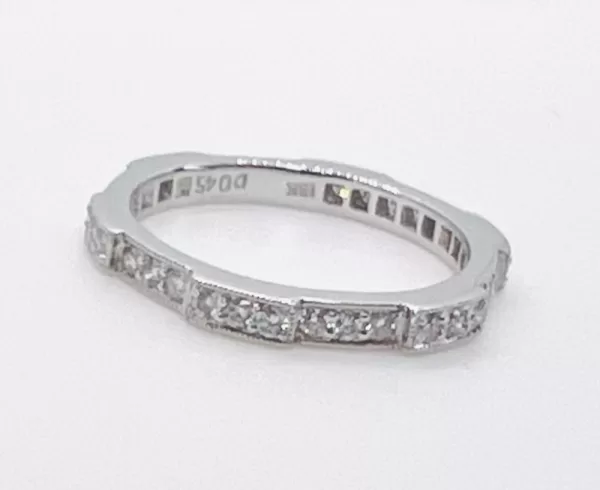 18 Karat White Gold Round Brilliant Diamond Band D3