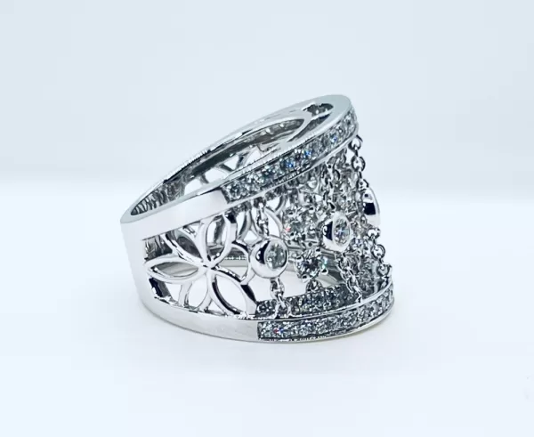 18 Karat White Gold Round Brilliant Diamond Ring