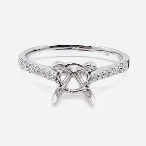 18 Karat White Gold Round Brilliant Diamond Ring D10