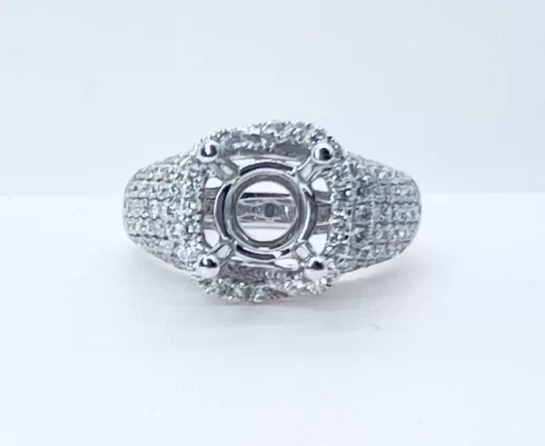 18 Karat White Gold Round Brilliant Diamond Ring D2