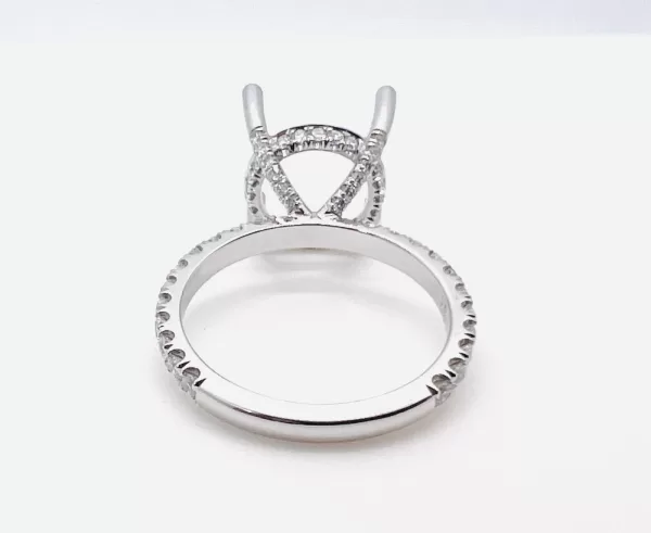 18 Karat White Gold Round Brilliant Diamond Ring D5