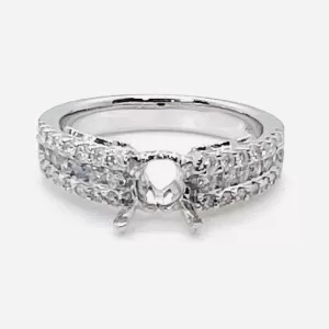 18 Karat White Gold Round Brilliant Diamond Ring D7