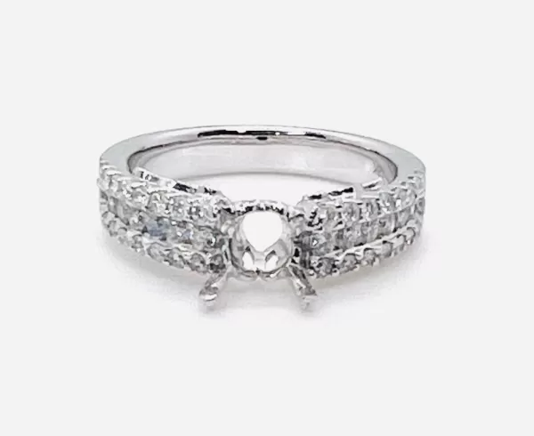 18 Karat White Gold Round Brilliant Diamond Ring D7