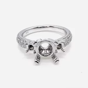 18 Karat White Gold Round Brilliant Diamond Ring D8