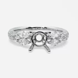 18 Karat White Gold Round Brilliant | Marquise Diamond Ring