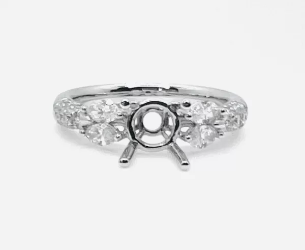 18 Karat White Gold Round Brilliant | Marquise Diamond Ring