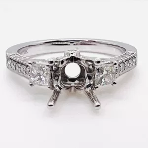 18 Karat White Gold Round Brilliant | Princess Cut Diamond Ring