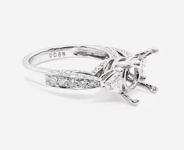 18K White Gold Round Brilliant | Trillion Diamond