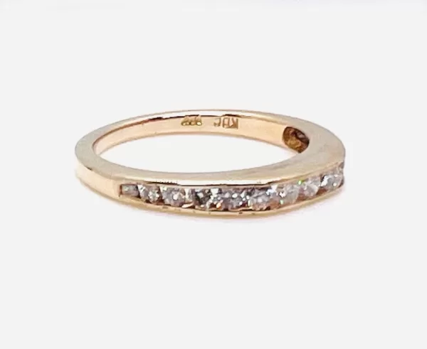 18 Karat Yellow Gold Round Brilliant Diamond Ring Set