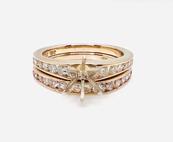 18 Karat Yellow Gold Round Brilliant Diamond Ring Set