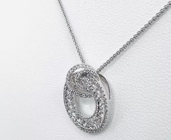 18 Karat White Gold Round Brilliant Diamond Pendant with Chain