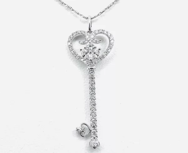 18 Karat White Gold, Round Brilliant Marquise Diamond Pendant with Chain